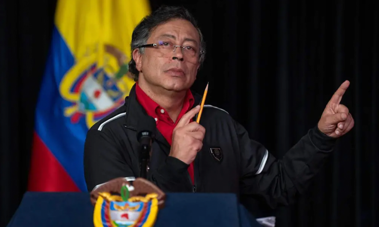 Cuerpos hallados Petro exige indagar posible bombardeo