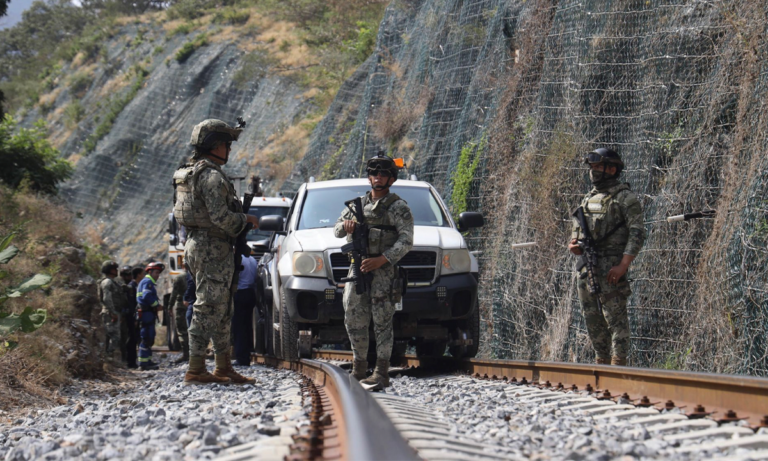 Órdenes de captura FGR acusa a tripulación Tren Interoceánico