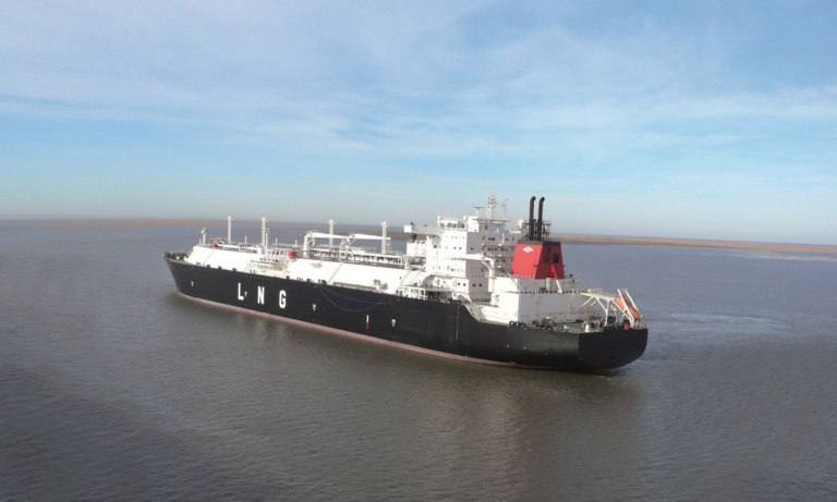 Tensión en Ormuz Irán exige permiso para cruzar