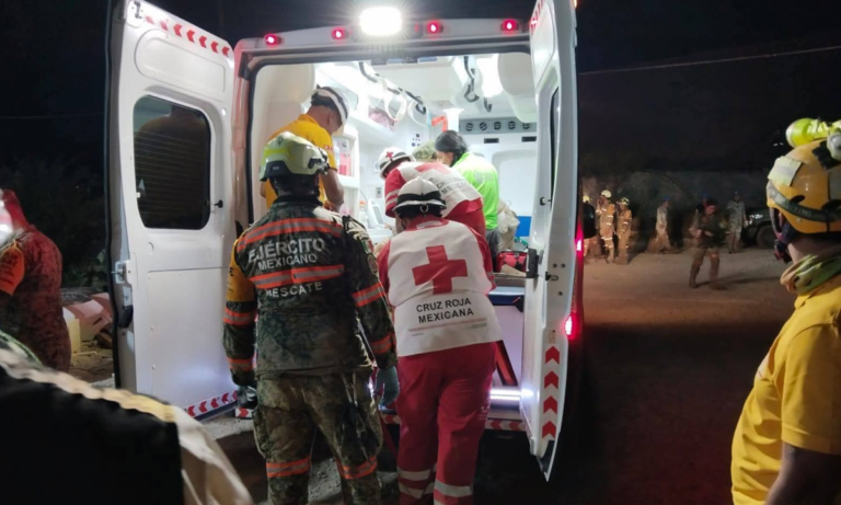 Rescatan a mineroLo hallan con vida tras 100 horas