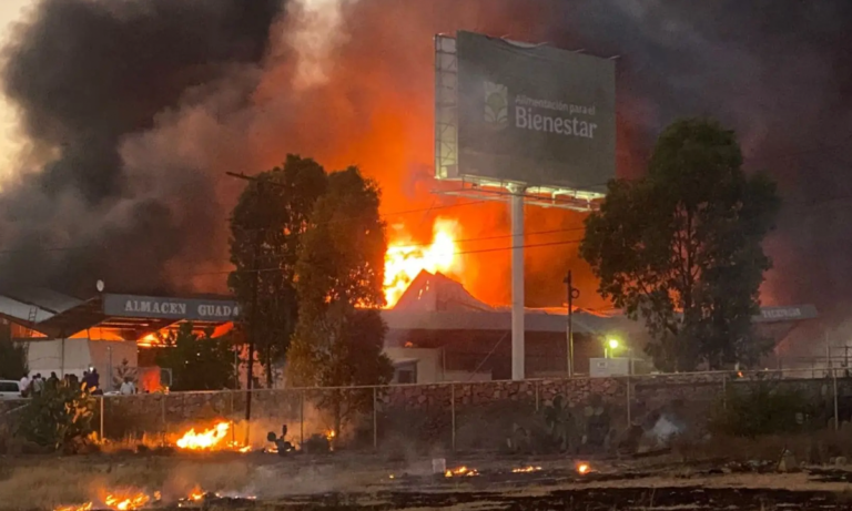 Culpan productores Incendian bodegas de Segalmex en protesta