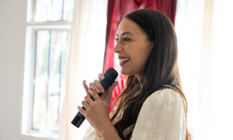 Va por Baja Julieta Ramírez pide licencia al Senado