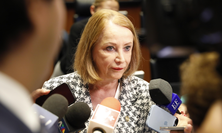 Laura Itzel Respalda a víctimas y se deslinda de exasesor