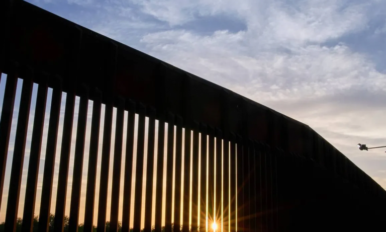 Muro Suspendido Trump frena muro fronterizo
