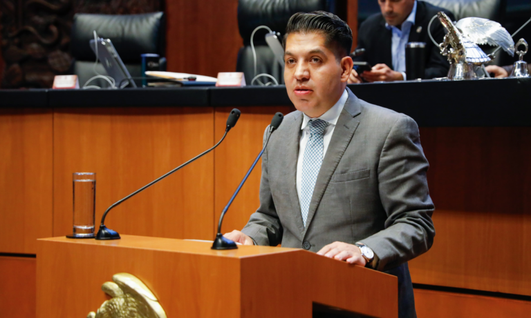 Morena confronta Senadores disputan candidatura por alcaldía